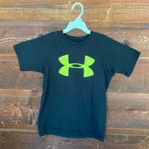 Black Under Armour dry fit shirt